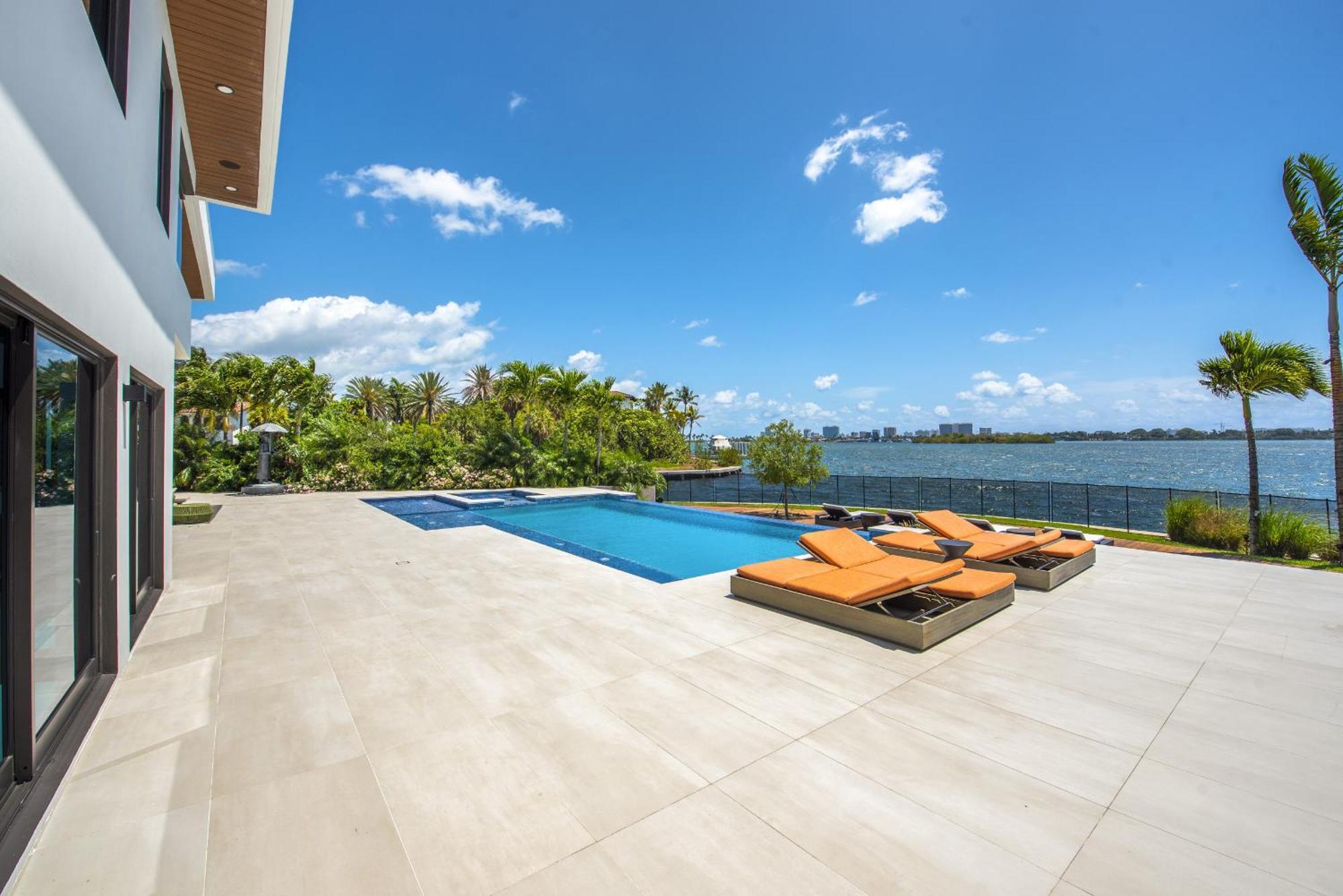 Indulge In Luxury Your Tranquil Resort Mansion Awaits In Vibrant Miami North Miami Esterno foto