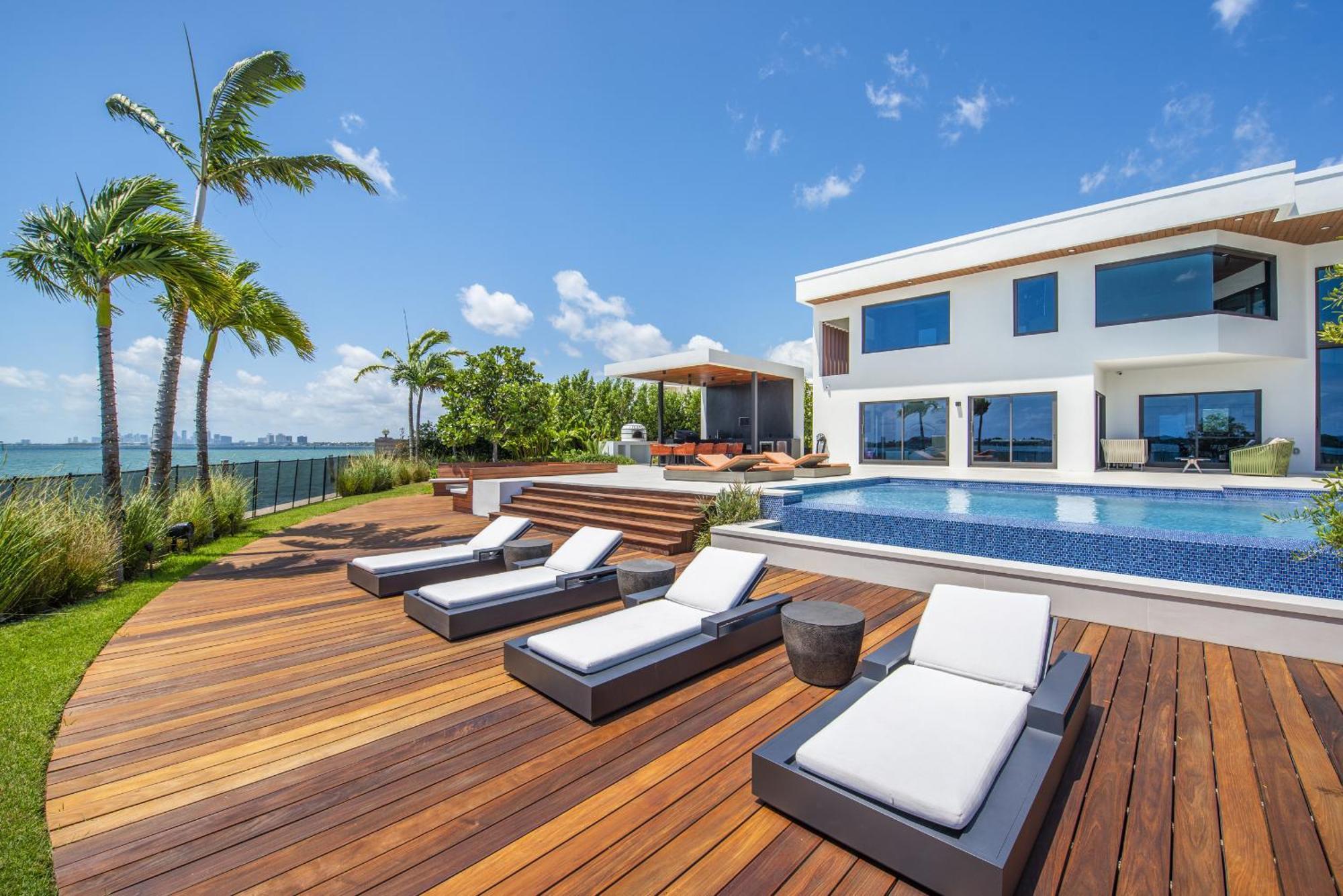 Indulge In Luxury Your Tranquil Resort Mansion Awaits In Vibrant Miami North Miami Esterno foto